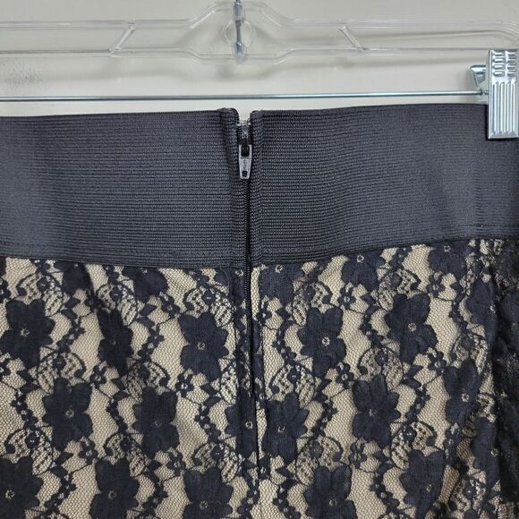 Torrid Floral Pencil Skirt. Tan & Black 28#023 - Picture 10 of 12